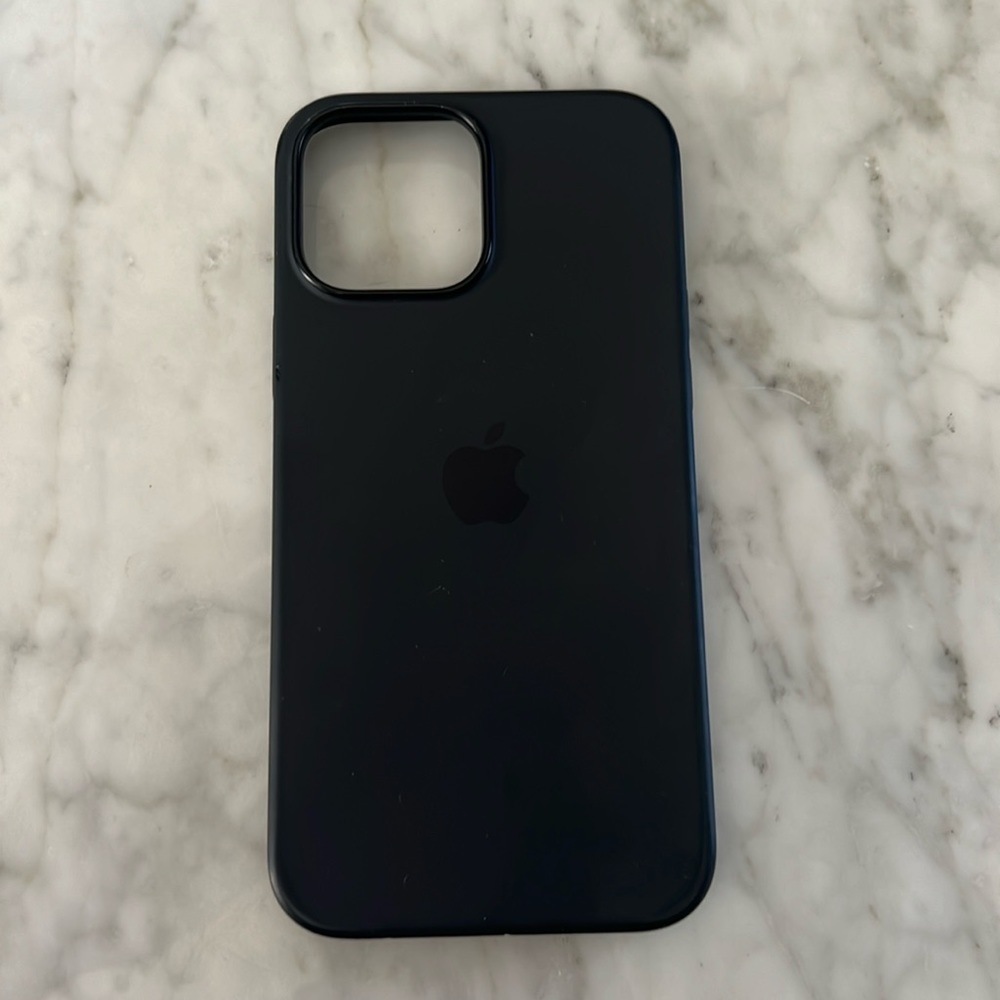 iPhone 13 Pro Max silicone case with mag safe